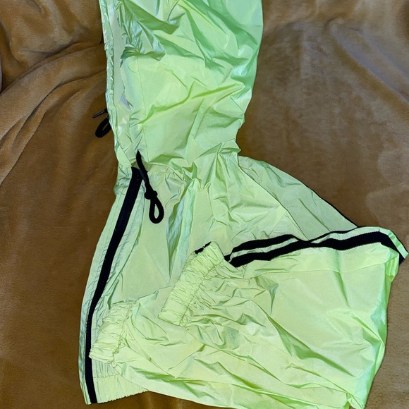 Neon green cropped workout jacket - Picture 2 of 4